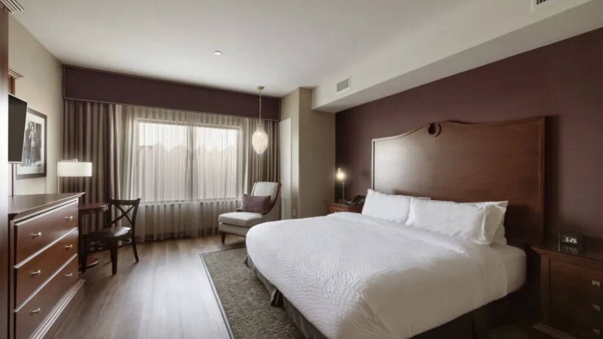Parker Hotel | Modern Comfort Near Arts, Nature, & Dining in Charming Parker
