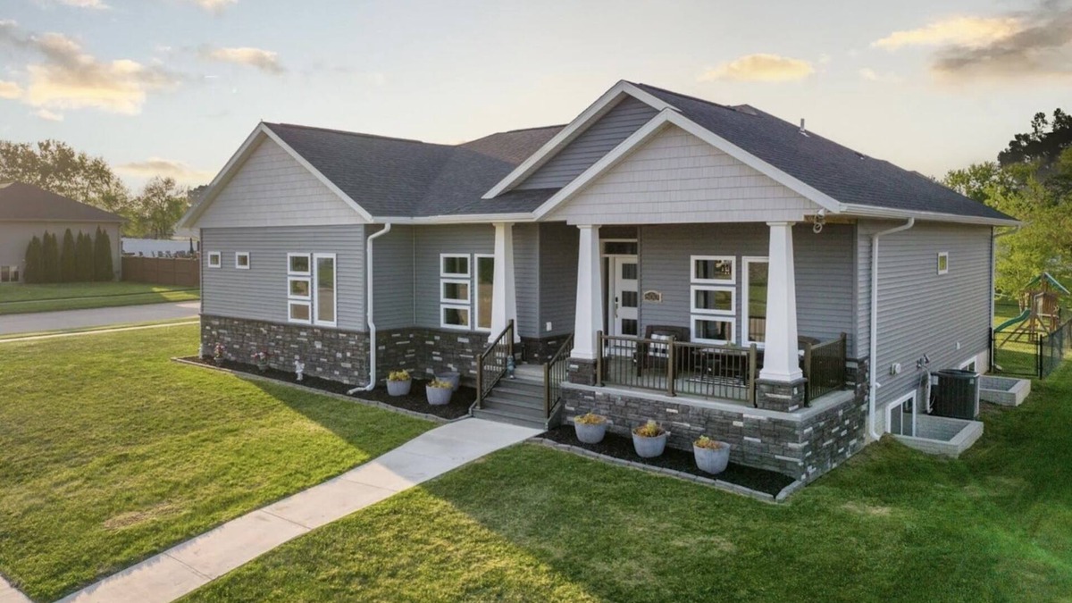 Center Point House | Modern comfort, small town charm. Room for nall to visit, rest retreat or create
