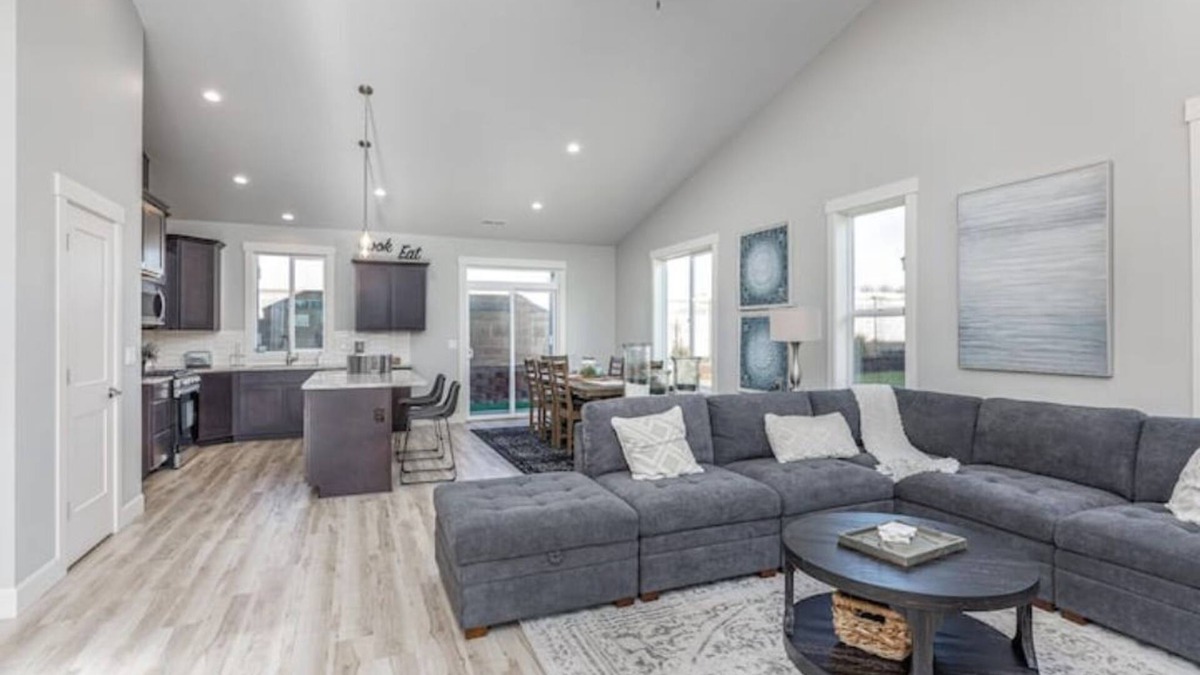 Hermiston House | Modern Comfort