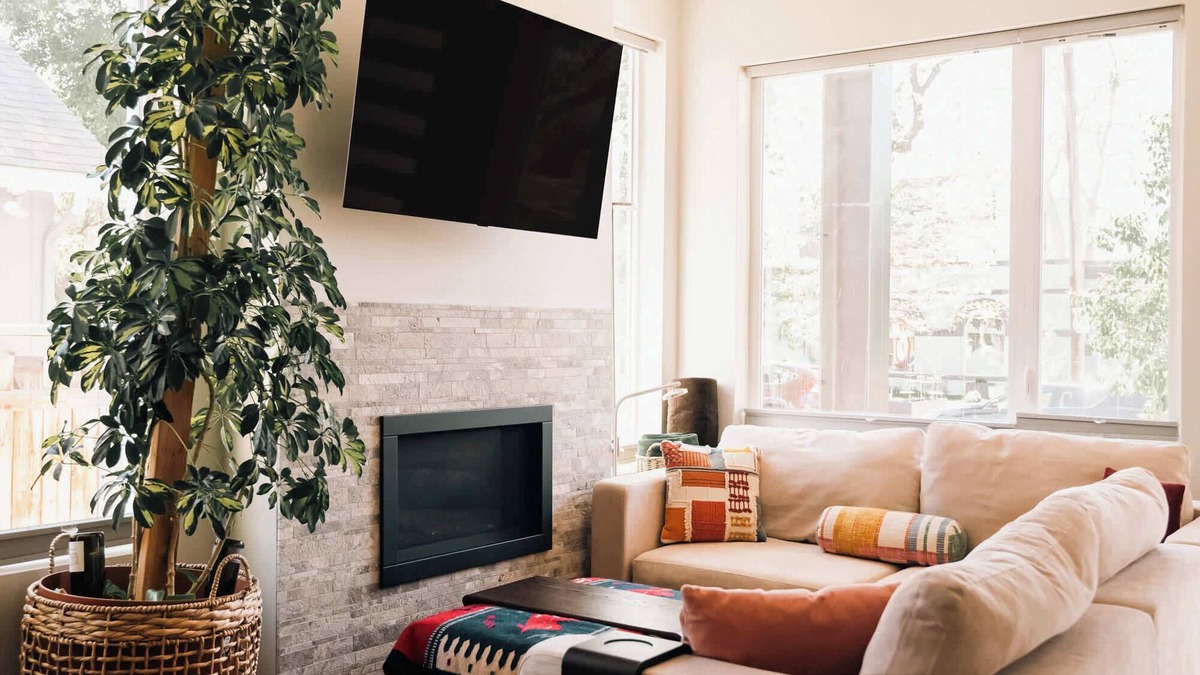 Baker House | Modern Comfort w Mountain Views - Pet-Friendly