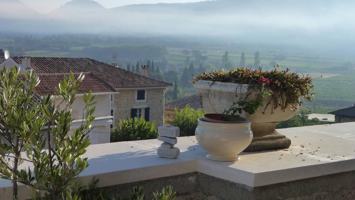 Sablet House | Modern, comfortable house located on the medieval city wall