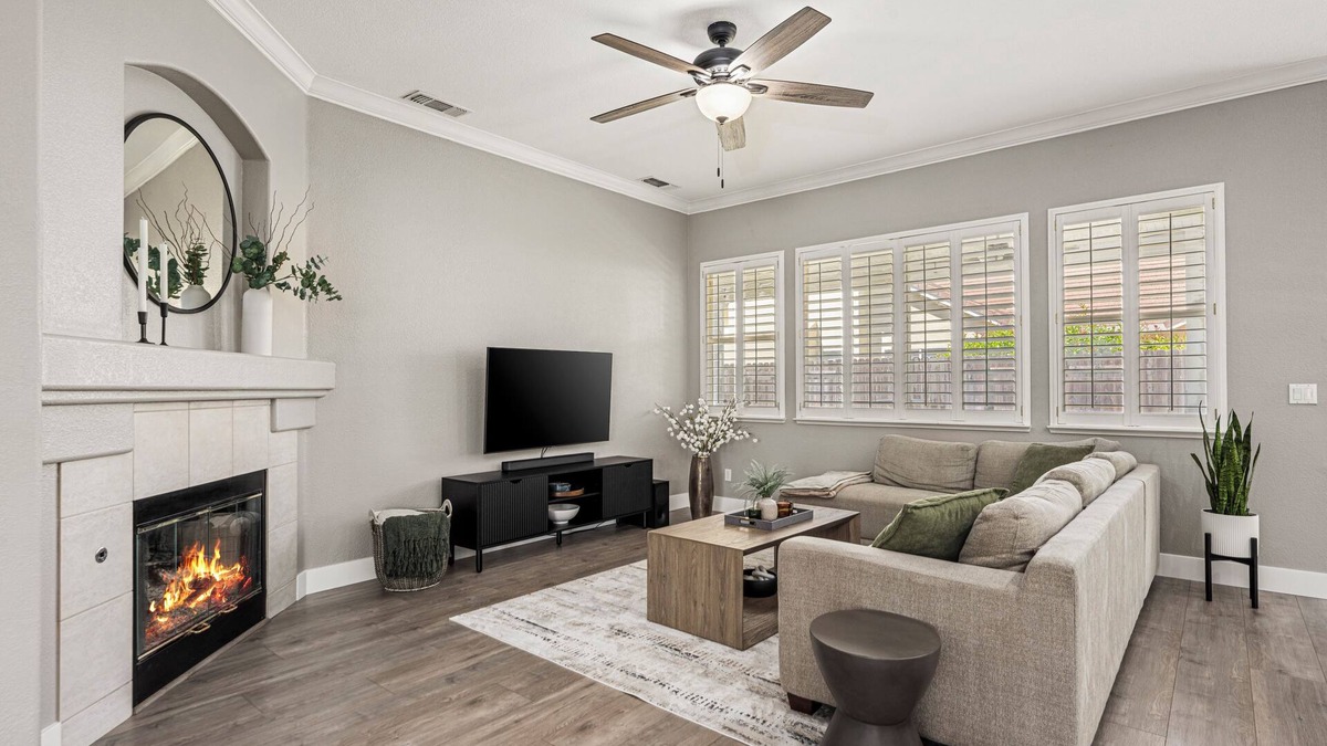 Lincoln House | Modern & Comfortable Lincoln Home w/Luxe Master Bedroom