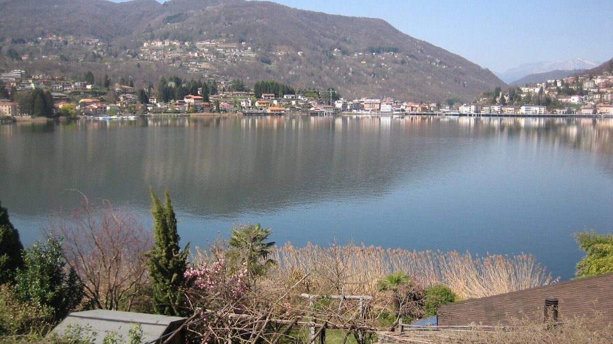 Caslano Apartment | Modern, comfortable loft apartment, right on the lake and Monte Caslano.