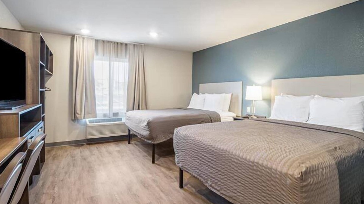 Bellflower Hotel | Modern Comforts in a Charming Locale! Full Kitchen, Pets Allowed, Free Parking!