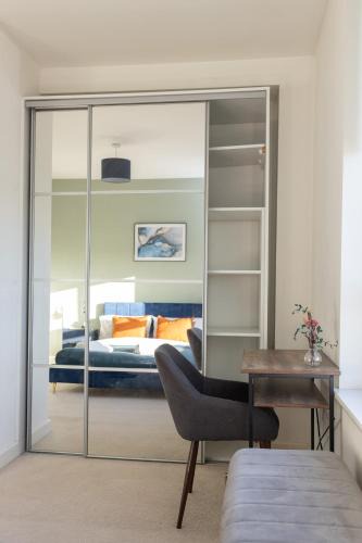 Hatfield Apartment | Modern, comfy 2 bedroom apartment in Hatfield, town centre, perfect for contractors, free parking