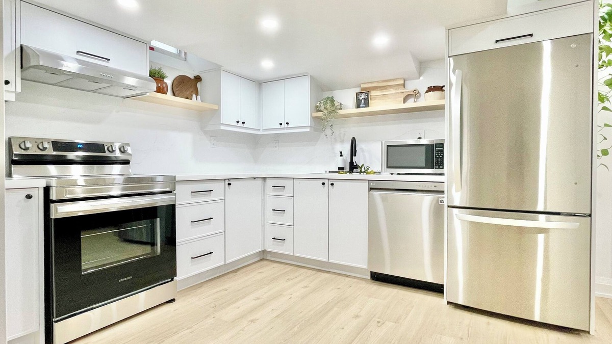 Durham Region Apartment | Modern & Comfy Getaway | Near Delpark Homes Centre