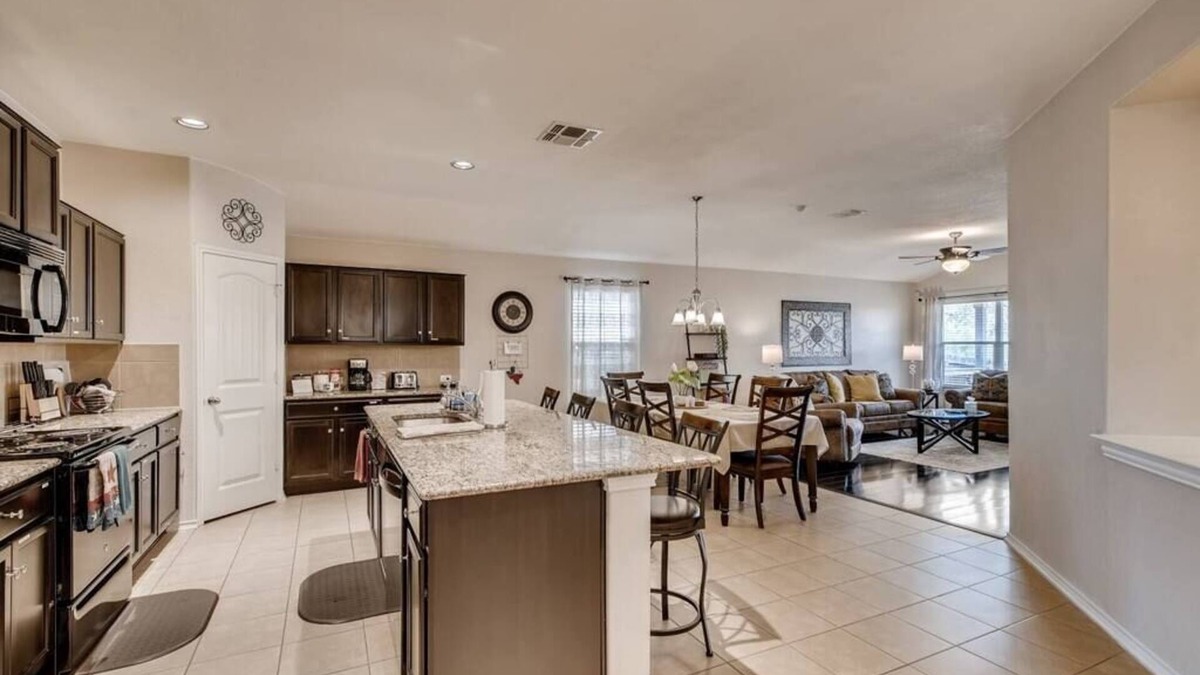 Solana Ridge House | Modern comfy home perfect for your Lackland/San Antonio Visit, mins to Sea World