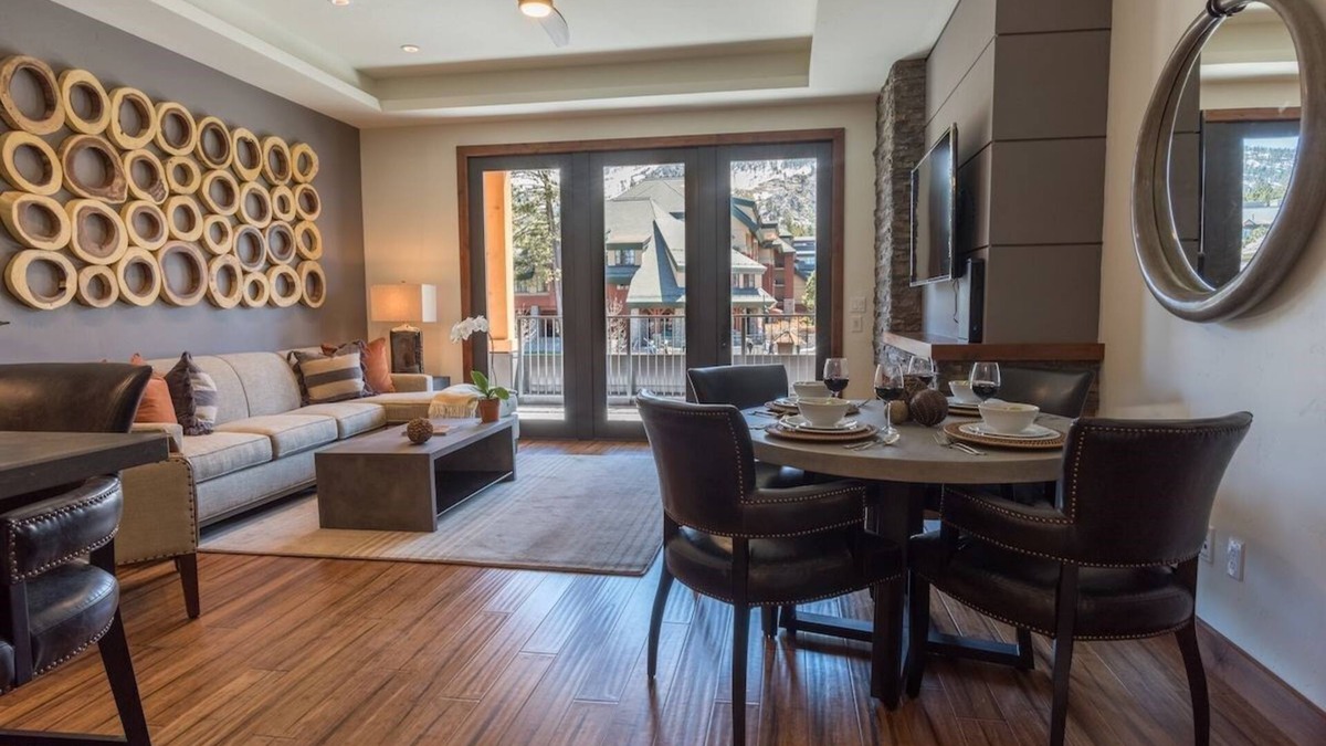 South Lake Tahoe Condo | Modern Condo Near the Marina + Gondola | Fireplace