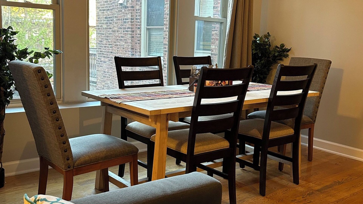 Woodlawn Condo | Modern Condo-Obama & University of Chicago Area