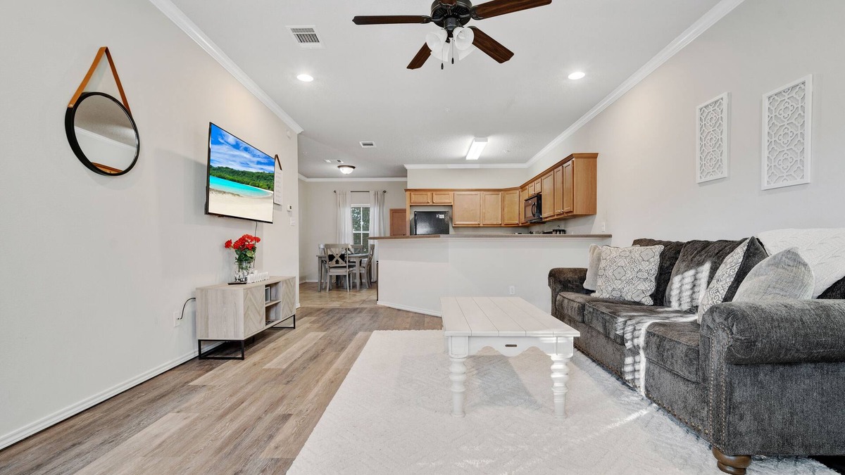 North Overton Condo | Modern Condo walking distance to Texas Tech w/full kitchen!