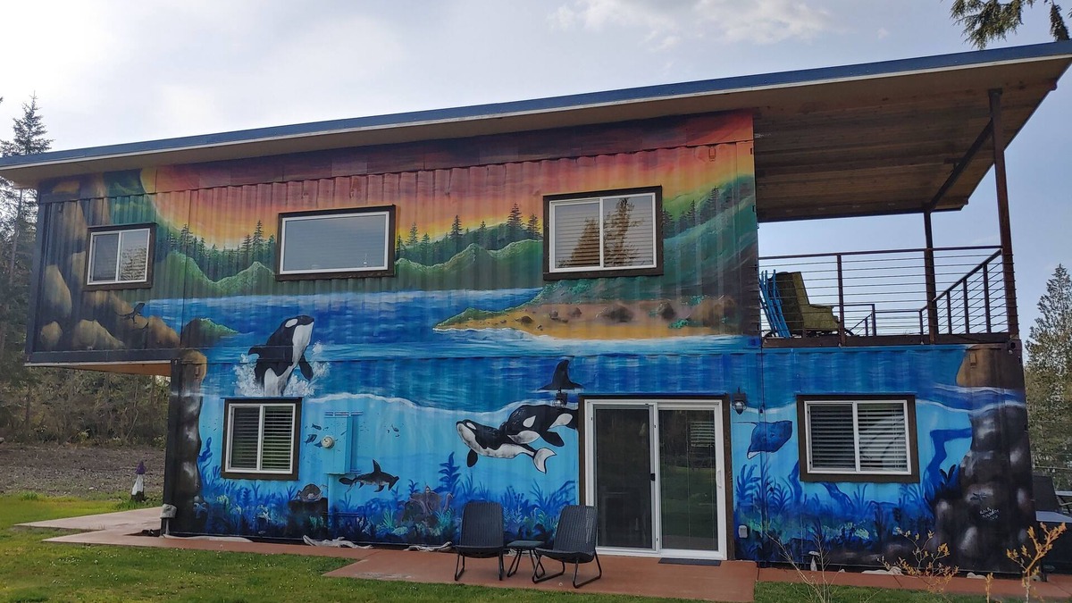 Adelma Beach Apartment | Modern container cabin on 13 acre country estate