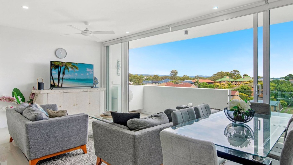 Southport Apartment | Modern Contemporary Southport Apartment - CoastHM