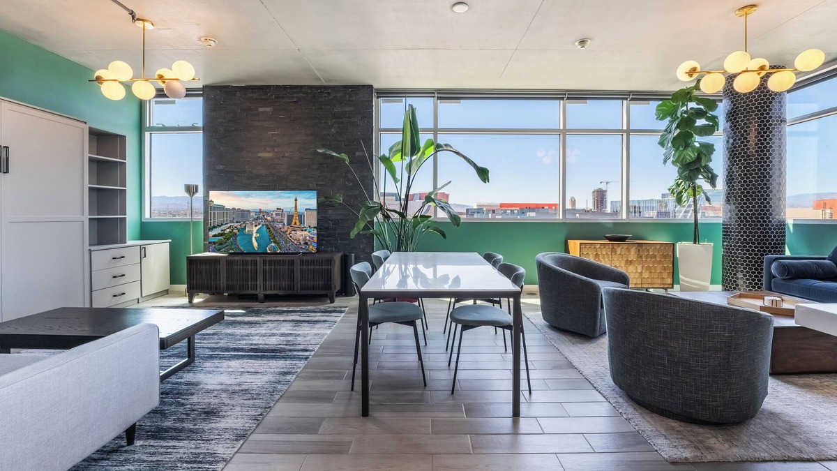 Downtown Las Vegas Apartment | Modern Corporate Condo with Vibrant Views of Las Vegas