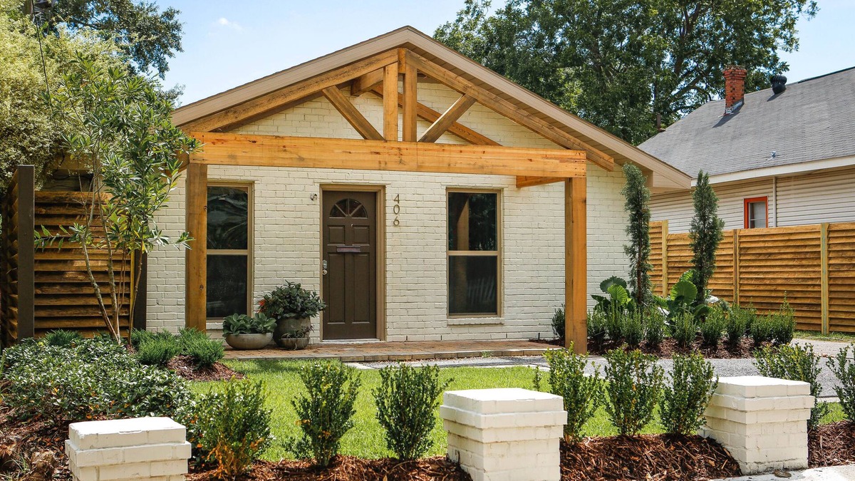 Lake Charles House | Modern Corporate Home/406 Peake Street