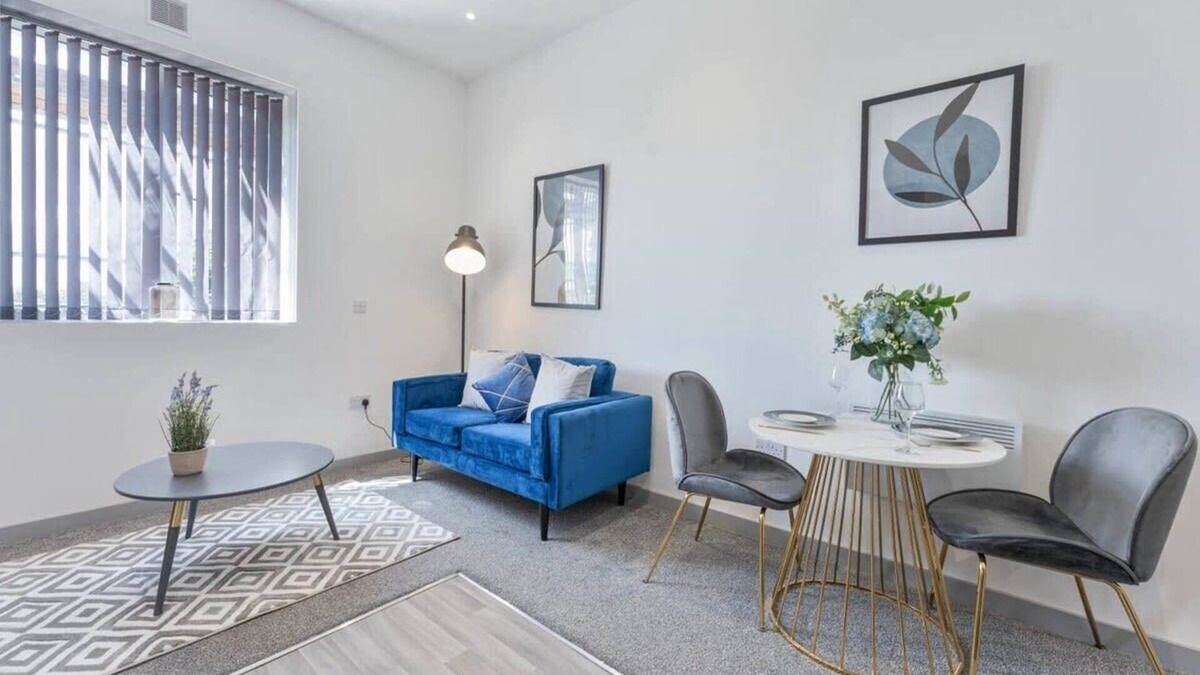 Brierley Hill Apartment | Modern & Cosy 1 Bedroom Budget Apartment in Dudley