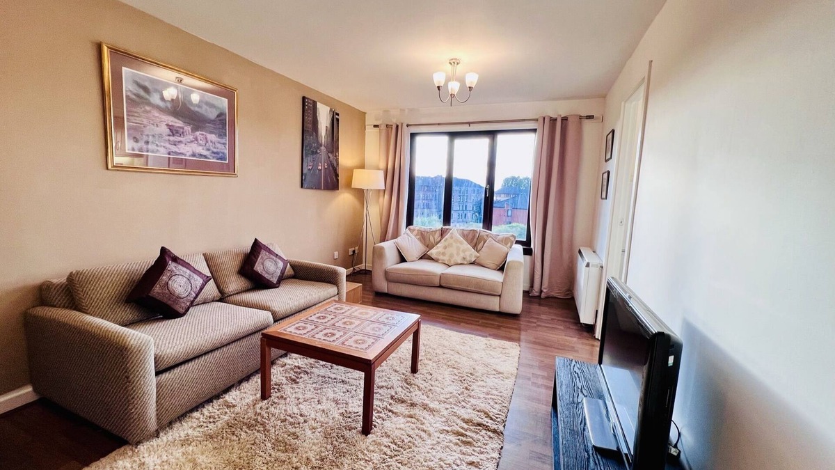 North Glasgow Apartment | Modern & Cosy 2 bedroom Flat with Free Parking - 5 minutes from City Centre