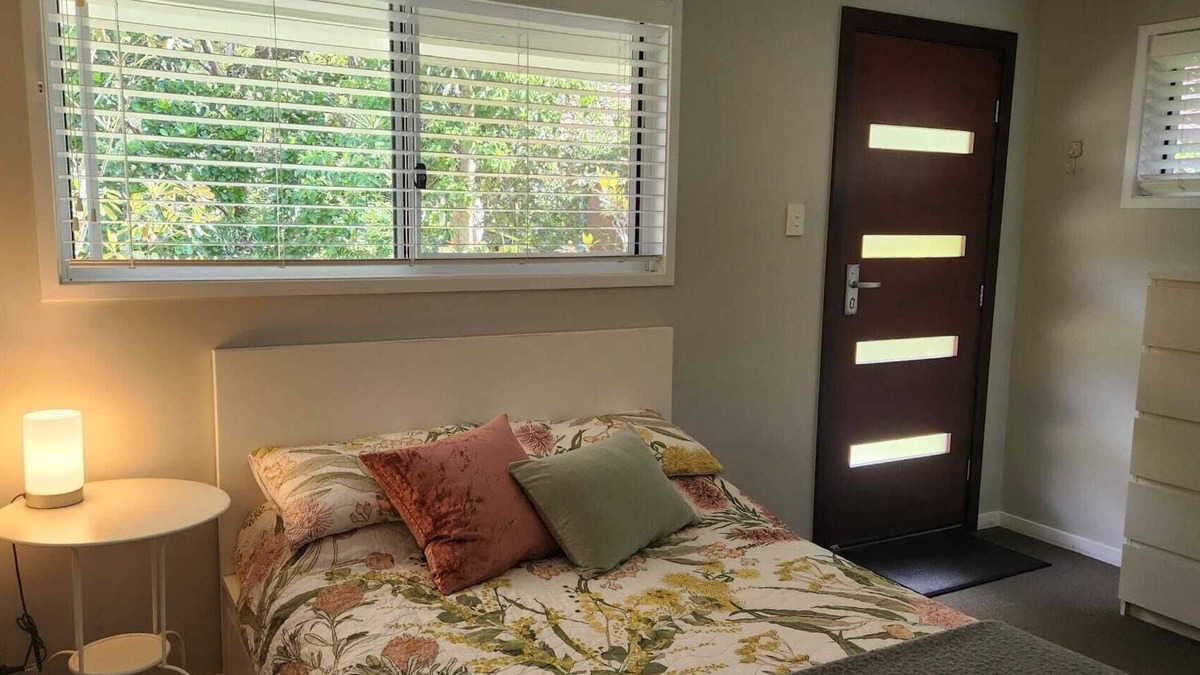 Indooroopilly Apartment | Modern, cosy, self-contained studio flat within a family home