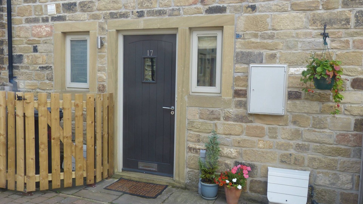 Honley Cottage | Modern cottage - 1 mins walk from village centre and surrounding countryside