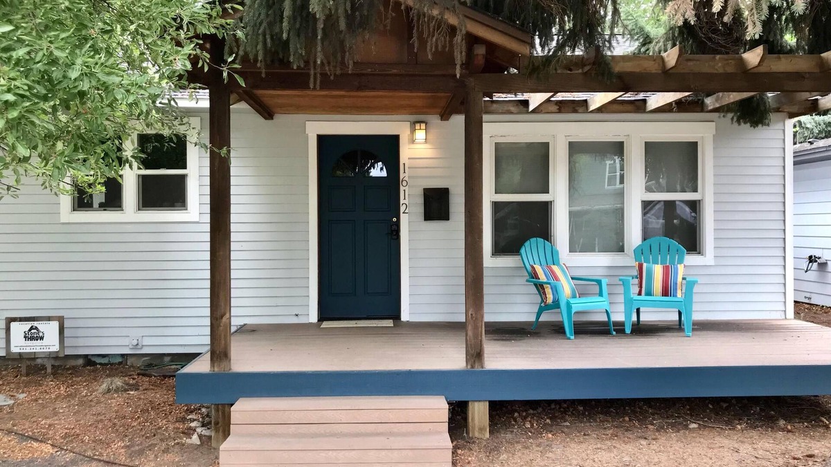 River Terrace Cottage | Modern cottage charm & walk to Downtown Bend