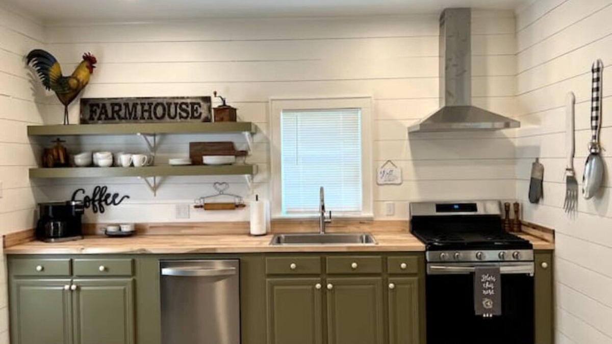 Benton Cottage | Modern Cottage in Downtown Benton