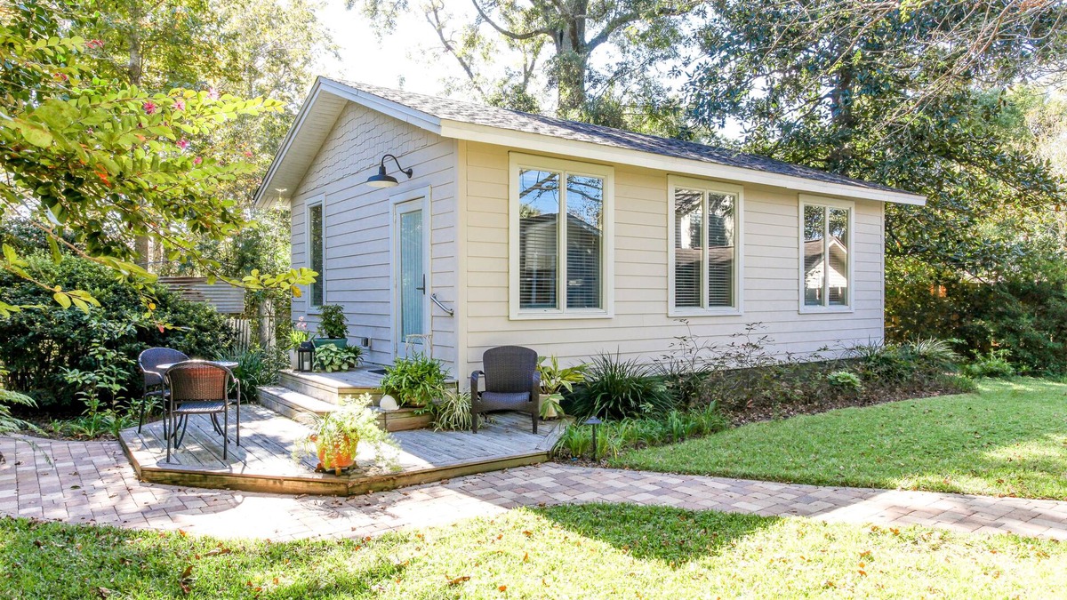 East Hill House | Modern cottage in historic East Hill