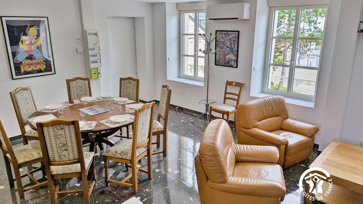 Louverne Apartment | Modern cottage in Louverné, sleeps 6-8, pets allowed, parking