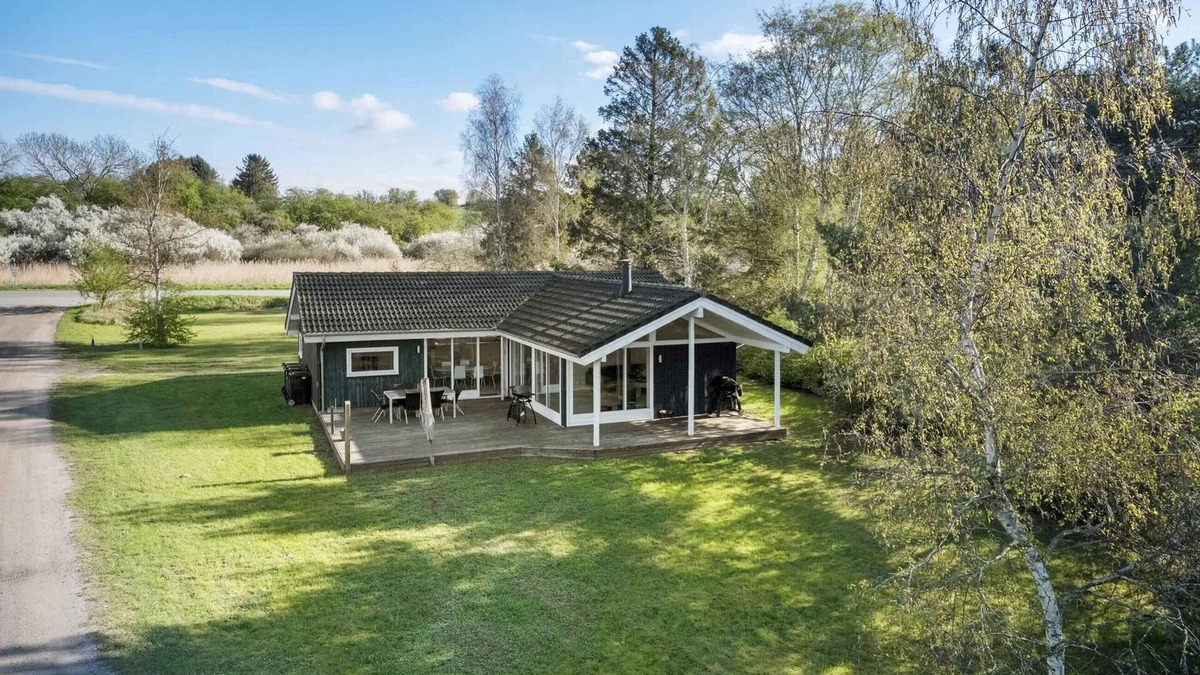 Grevinge House | Modern cottage in scenic natural setting