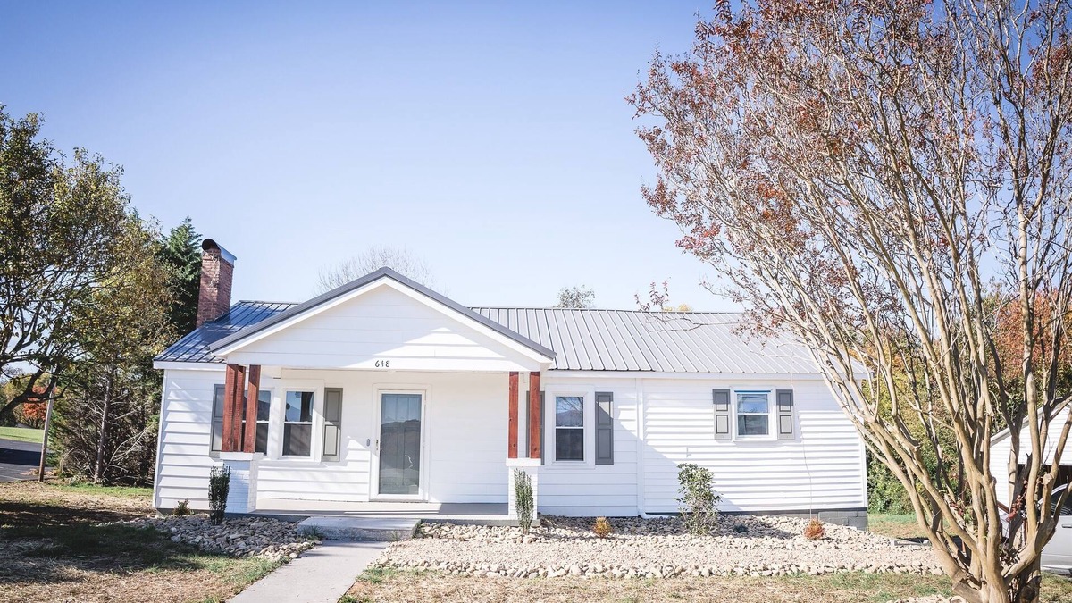 Morganton House | Modern Cottage : Near Hospitals and Brewery!