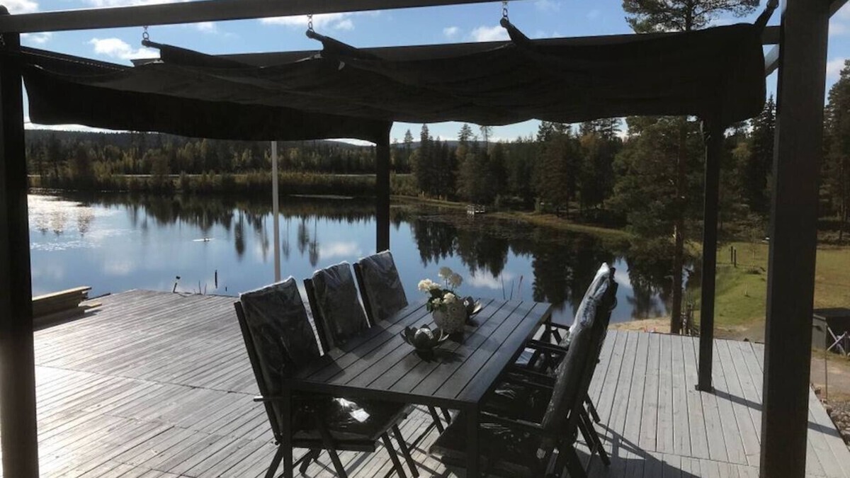 Hällfors House | Modern cottage with fantastic lakeside location