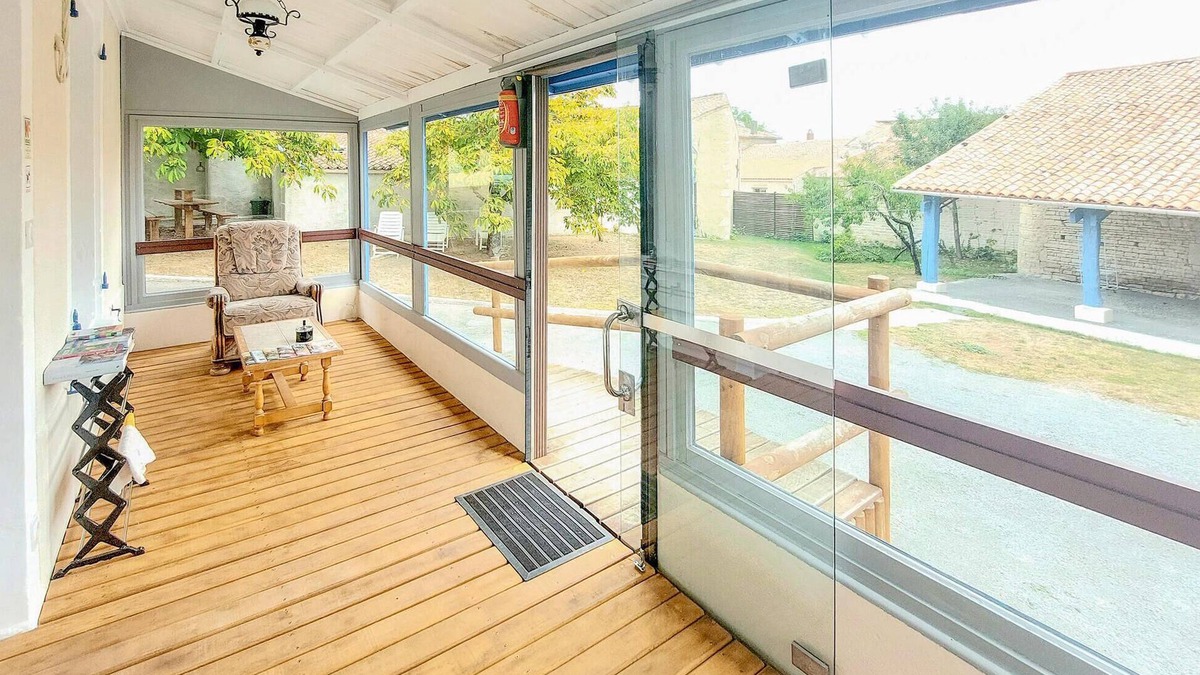 Loubigne House | Modern cottage with glazed veranda and play area for the whole family.