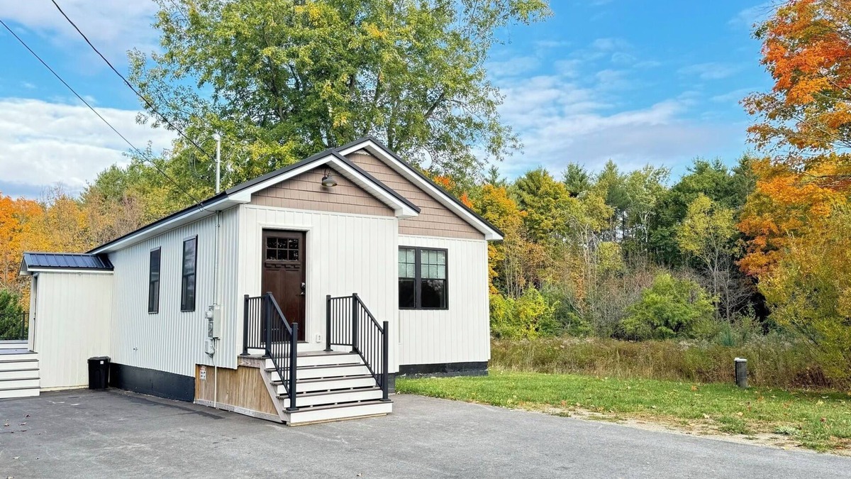 Bangor House | Modern Country Home Near Hiking trails and Waterfront Concert Venue
