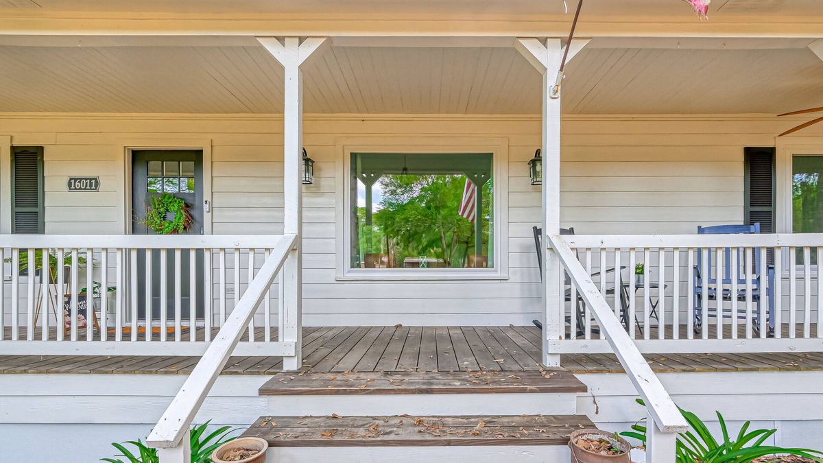 Stagecoach Cabin | Modern Country Home in Magnolia