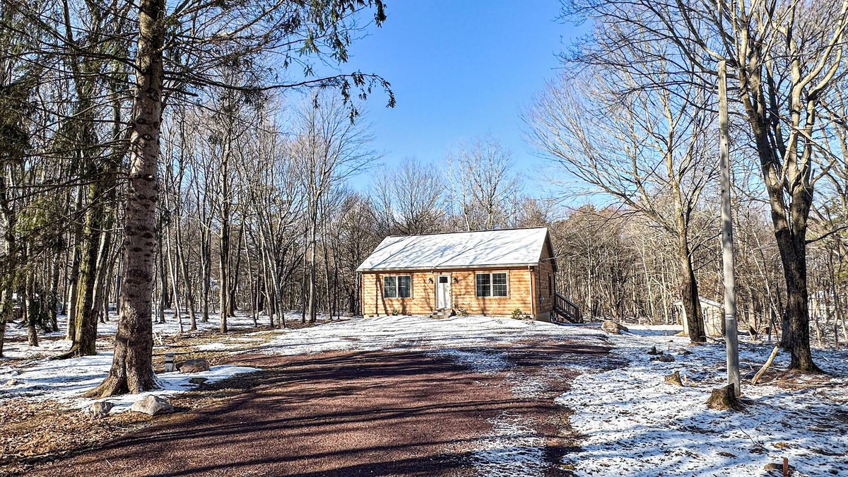 Albrightsville Cabin | Modern Cozy 2-bedroom Cabin in Albrightsville w/Wi-Fi, AC