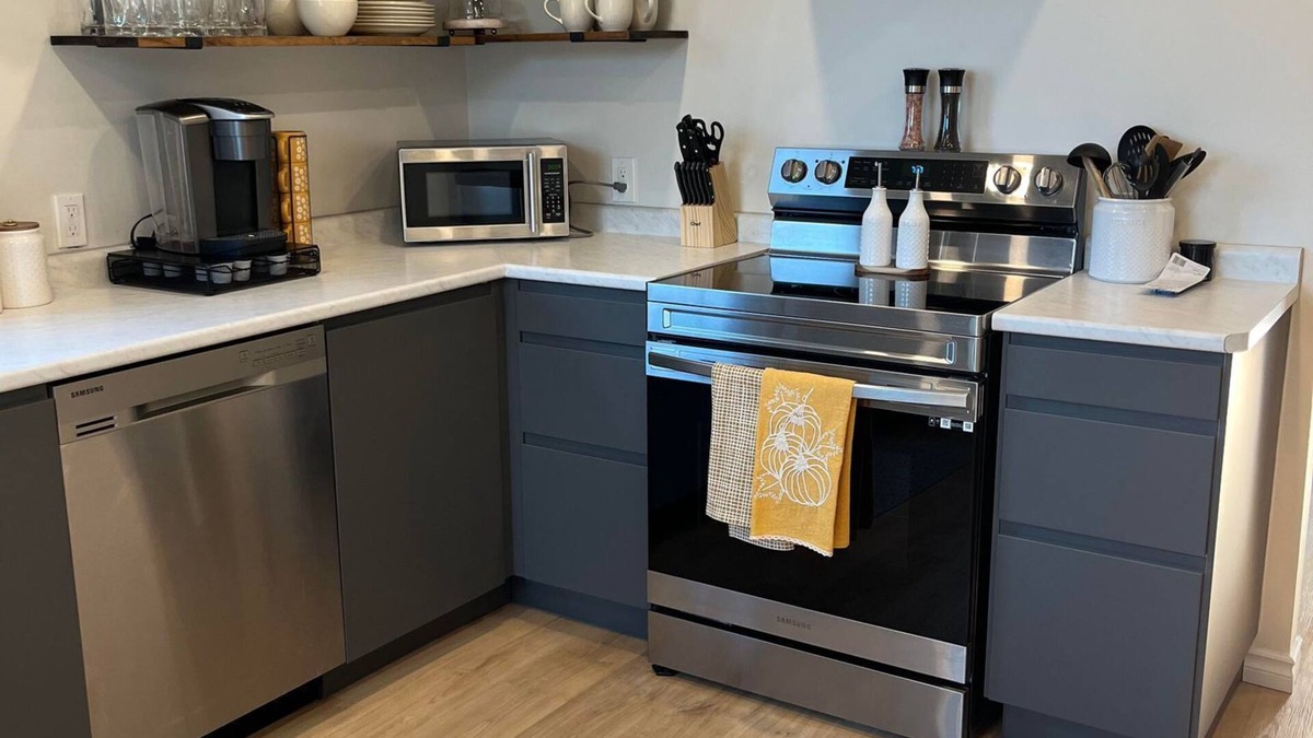 Thunder Bay House | Modern Cozy 3 Bedroom Home