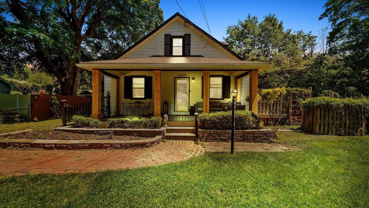 Exton House | Modern & Cozy 4 bd/3 ba WC convenience!
