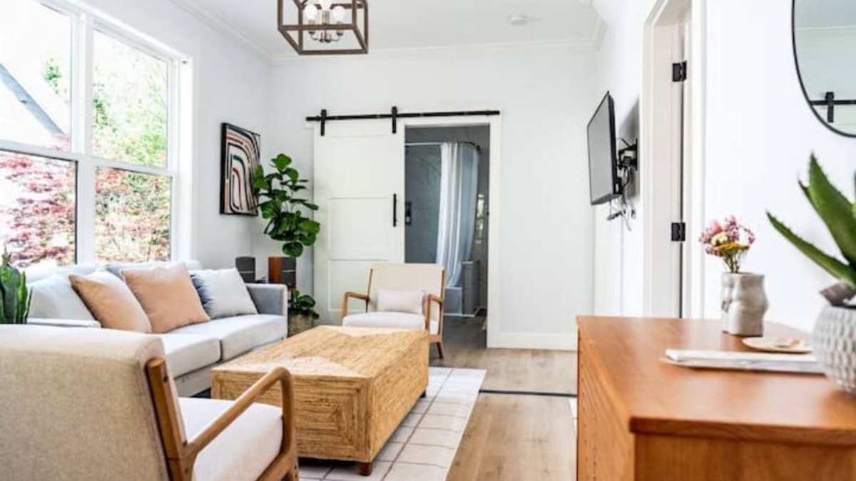 King House | Modern Cozy - 94 Walkscore - Pet Friednly - Near legacy Emanual
