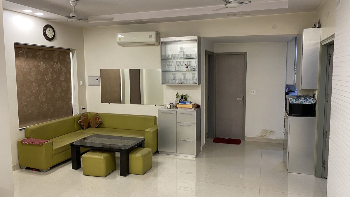 South West Apartment | Modern&Cozy Apartment| Private entrance| Furnished