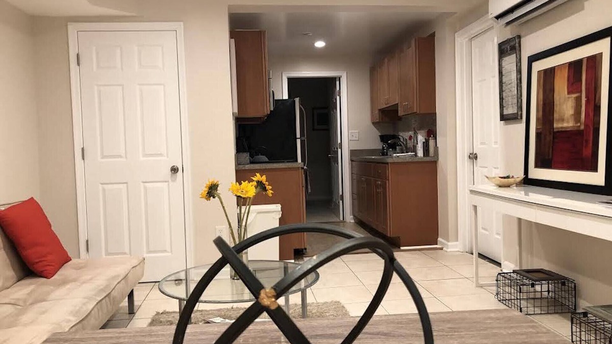 H Street Corridor House | Modern Cozy Capitol Hill/H Street 1 Bedroom Basement Apt