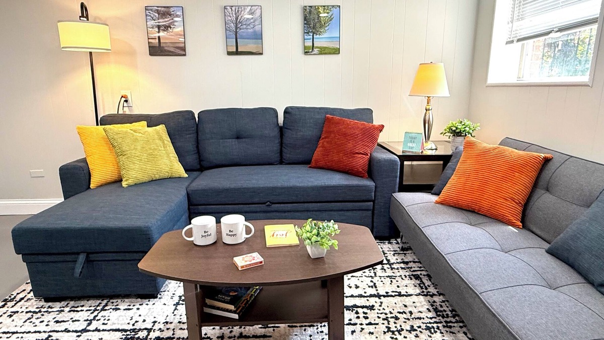 Logan Square Apartment | Modern + Cozy Chicago stay w/garage parking & 20min to downtown