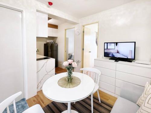 Sasa Apartment | Modern Cozy Condo with Smart Lock at Seawind
