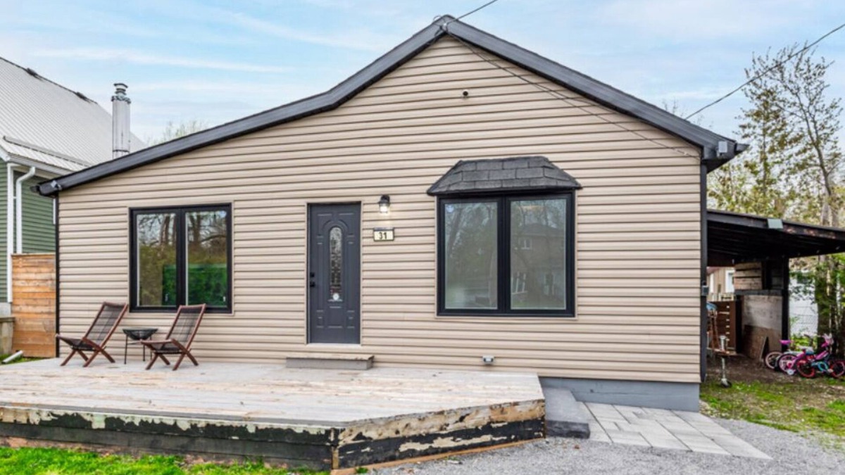 Georgina House | Modern Cozy Cottage 2mins from lake/family friendly w fire pit! 1hr from Toronto