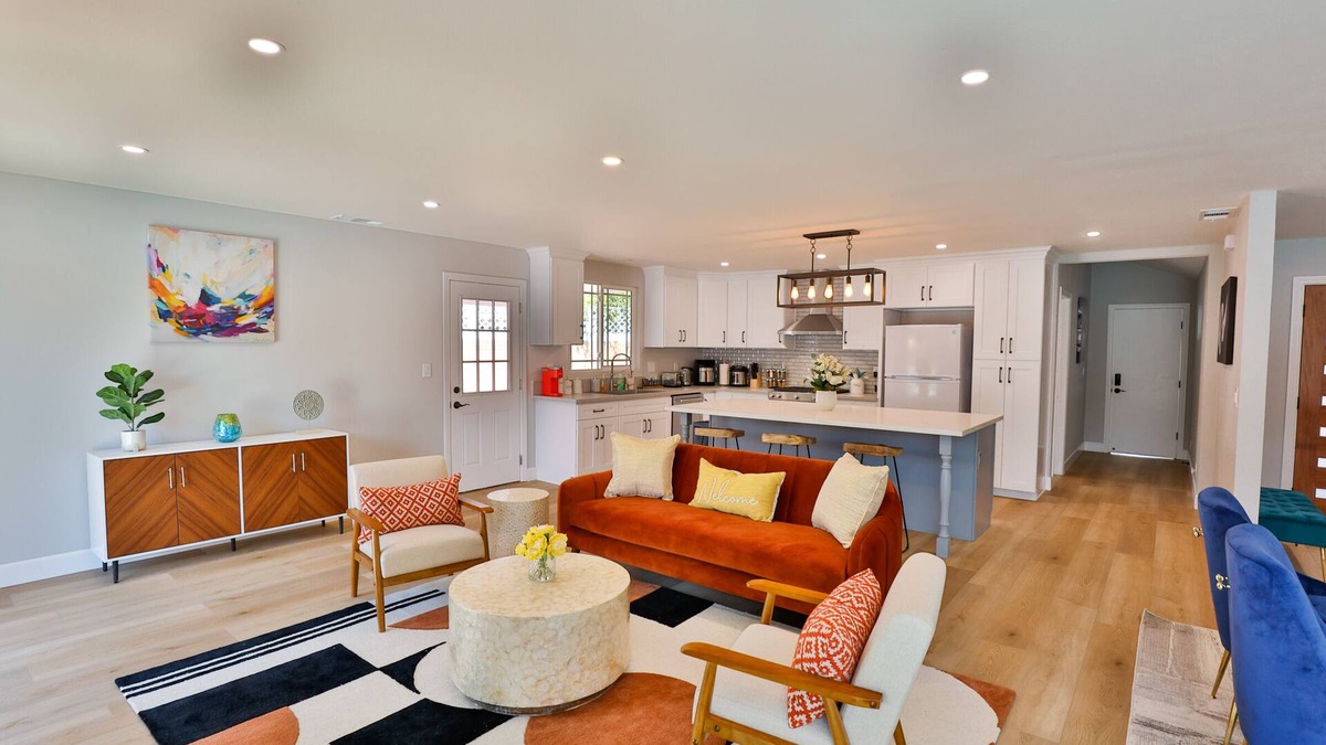 Southeast Anaheim House | Modern Cozy Family Vacation Home with yard and fireplace