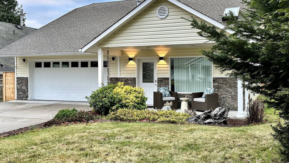 Coupeville House | Modern, cozy home in private beach community Admirals Cove