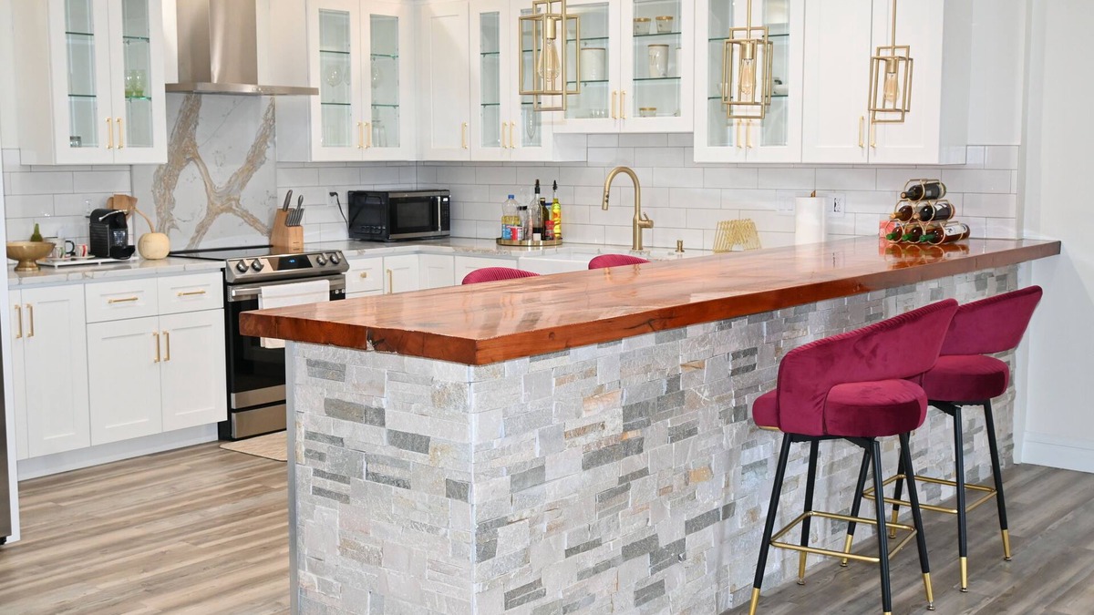 Wolcott House | Modern cozy home, pet friendly