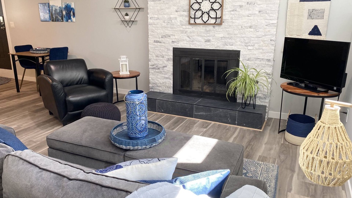 West Kelowna Estates House | Modern & cozy Okanagan nature retreat with king suite and full kitchen