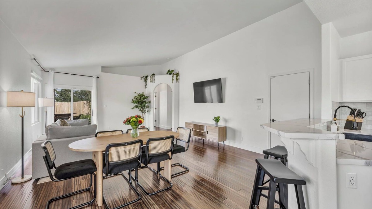 Northwest Reno House | Modern & Cozy Reno Retreat with EV Charger – Near Downtown & Tahoe