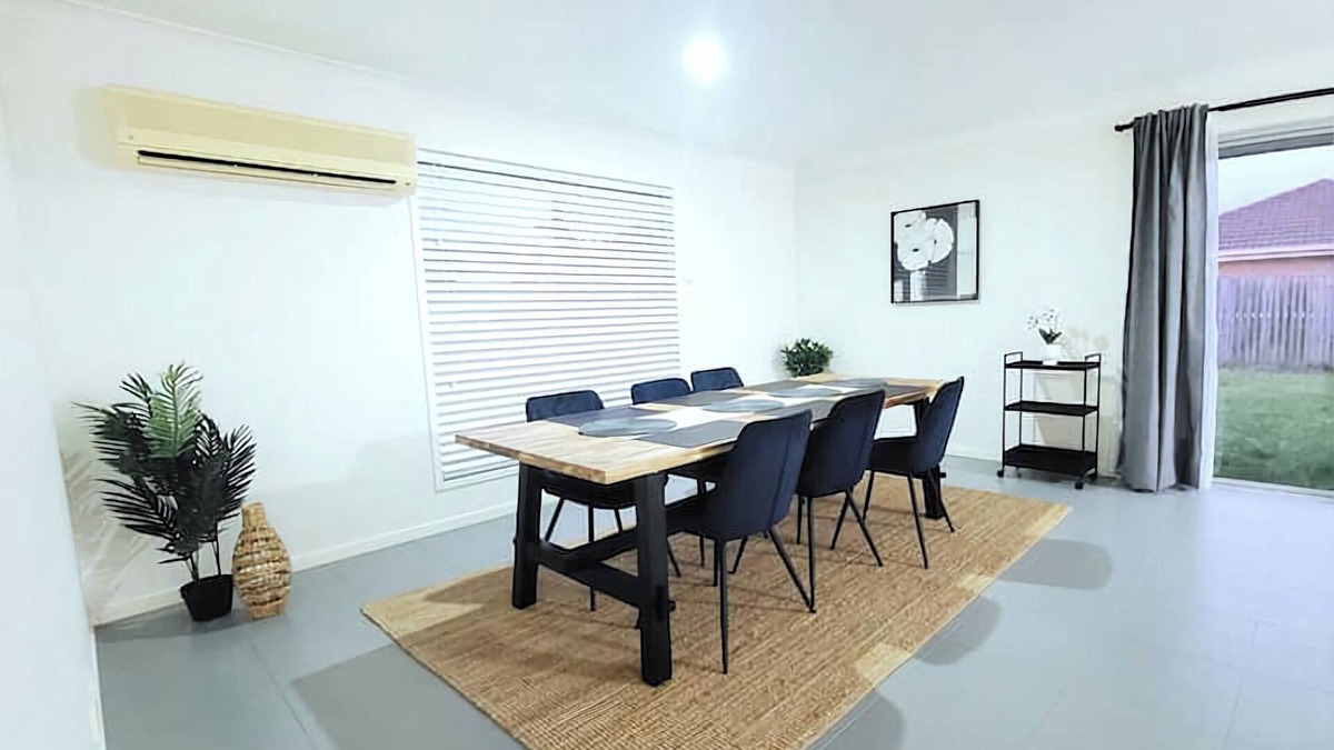 Caboolture House | Modern, cozy, spacious house with air conditioning and heating in all bedrooms!