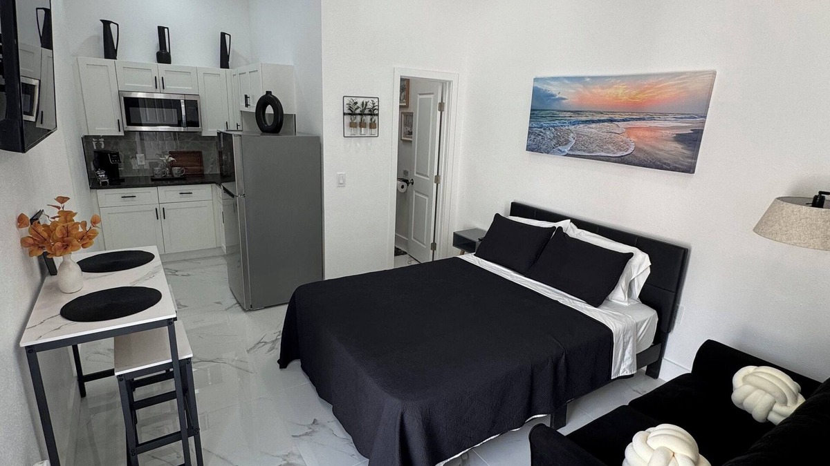 Sulphur Springs Apartment | Modern & Cozy Studio— Stylish ComfortnAwaits