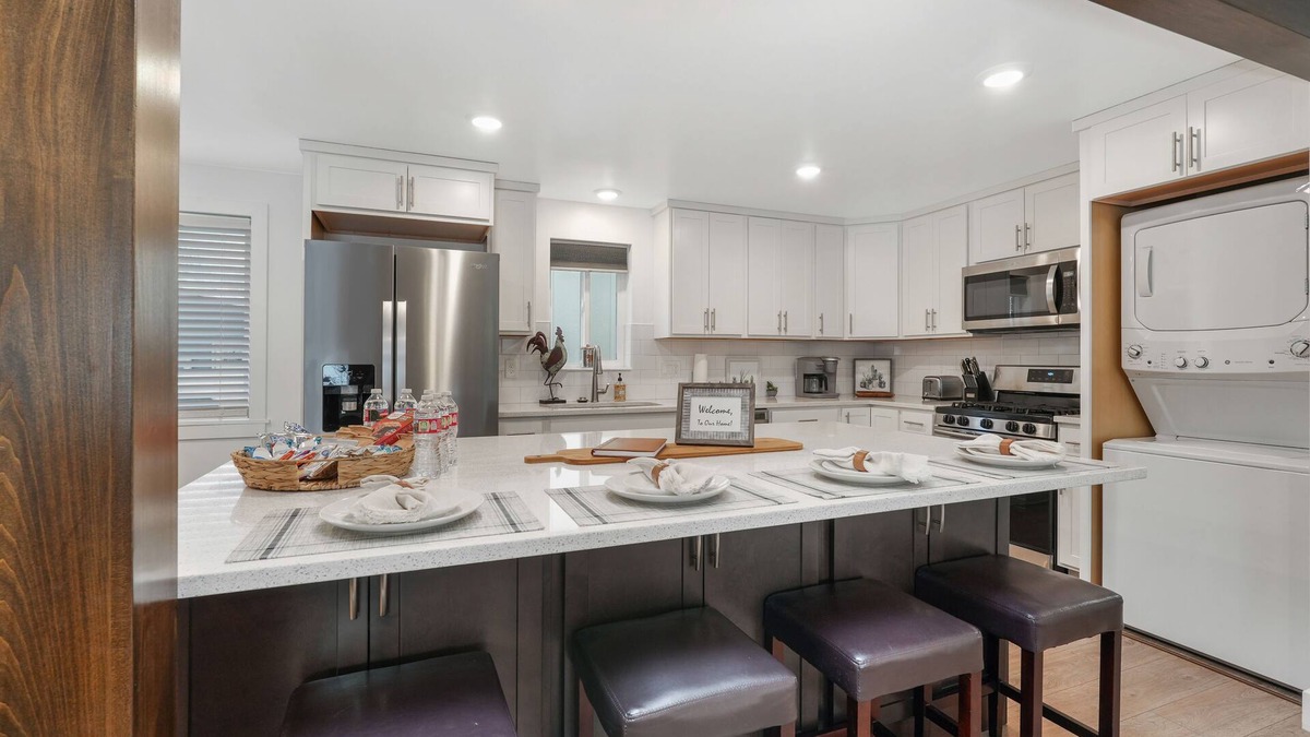 Springville House | Modern culinary kitchen, Luxury, Cozy Home & Pet-Friendly!