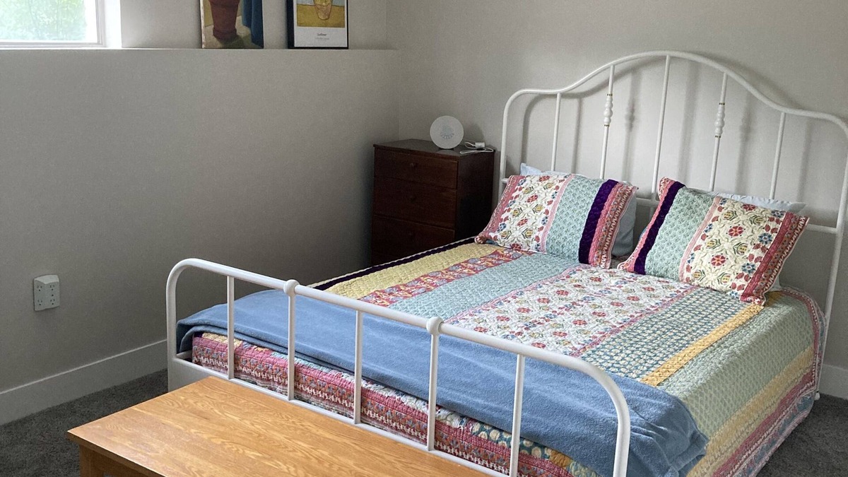 Sandy House | Modern daylight basement apartment close to mountains